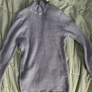 Brandy Melville turtle neck dm me if interested